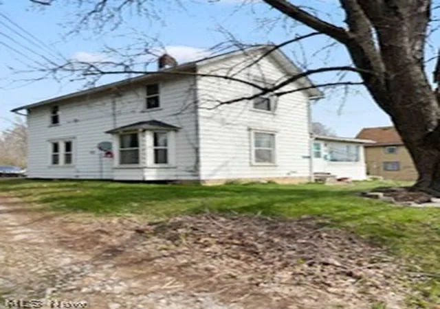 Photo 3 of Single family home for sale at 1537 Wooster Rd W, Barberton, OH 44203 | MLS# 5238098 | Listing updated on 2026-08-22