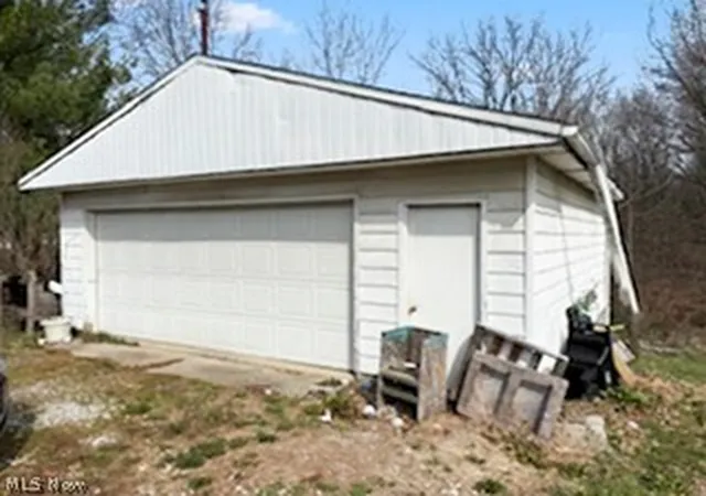 Photo 3 of Single family home for sale at 1537 Wooster Rd W, Barberton, OH 44203 | MLS# 5238098 | Listing updated on 2026-08-22