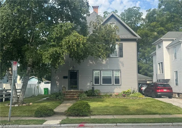 Photo 2 of Single family home for sale at 219 N Elm St, Orrville, OH 44667 | MLS# 5238842 | Listing updated on 2026-09-18