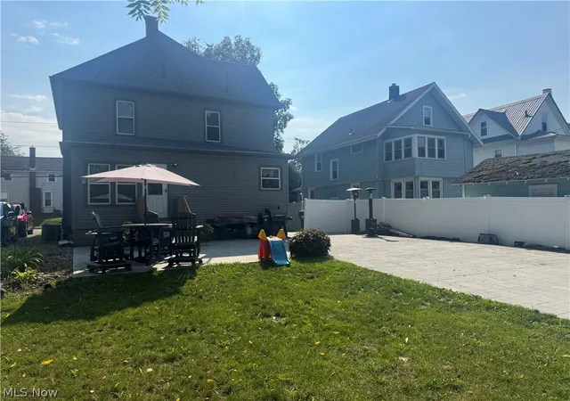 Photo 3 of Single family home for sale at 219 N Elm St, Orrville, OH 44667 | MLS# 5238842 | Listing updated on 2026-09-18