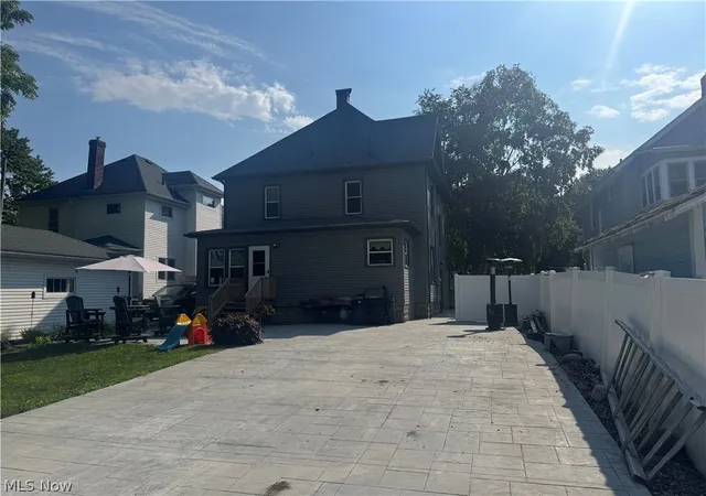 Photo 4 of Single family home for sale at 219 N Elm St, Orrville, OH 44667 | MLS# 5238842 | Listing updated on 2026-09-18