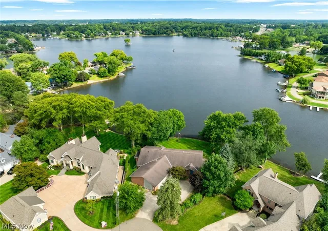 Photo 2 of Single family home for sale at 5234 Pinedrive Cir Nw, Canton, OH 44718 | MLS# 5238792 | Listing updated on 2026-08-28