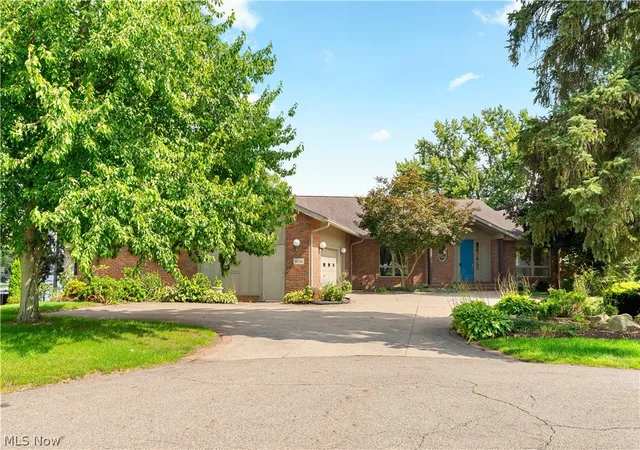 Photo 3 of Single family home for sale at 5234 Pinedrive Cir Nw, Canton, OH 44718 | MLS# 5238792 | Listing updated on 2026-08-28
