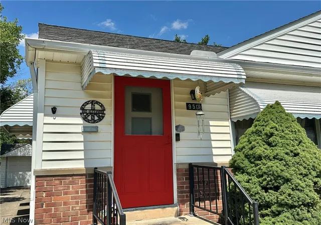 Photo 4 of Single family home for sale at 9513 Alexander Rd, Garfield Heights, OH 44125 | MLS# 5238738 | Listing updated on 2026-08-24
