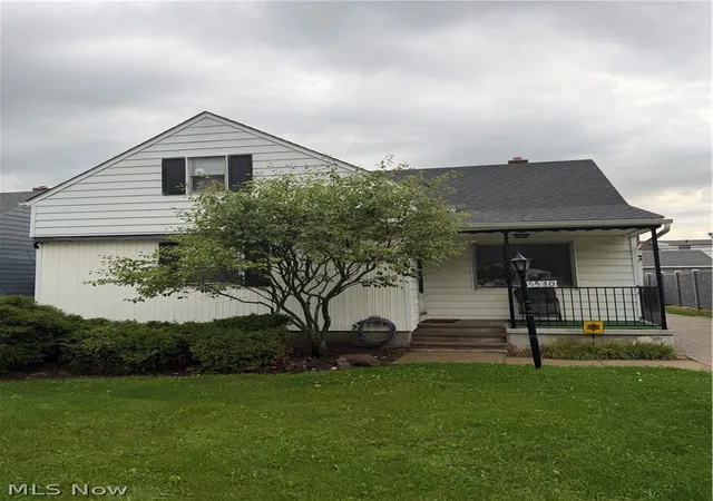 Photo 1 of Single family home for sale at 5530 Oakwood Ave, Maple Heights, OH 44137 | MLS# 5238917 | Listing updated on 2026-08-29