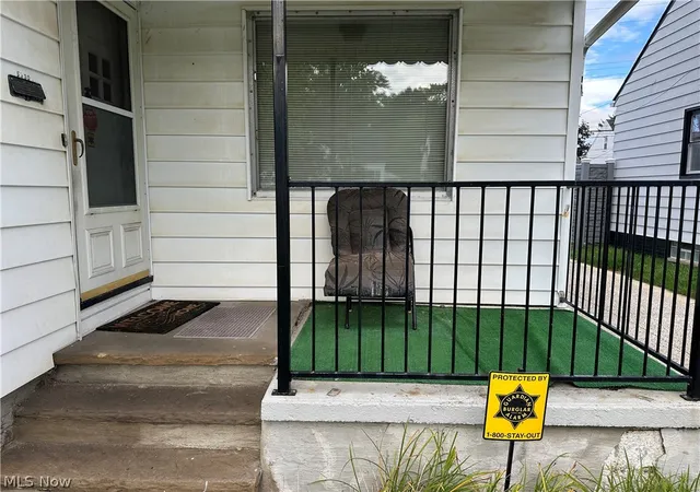Photo 2 of Single family home for sale at 5530 Oakwood Ave, Maple Heights, OH 44137 | MLS# 5238917 | Listing updated on 2026-08-29