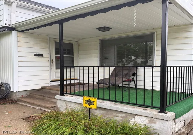 Photo 3 of Single family home for sale at 5530 Oakwood Ave, Maple Heights, OH 44137 | MLS# 5238917 | Listing updated on 2026-08-29