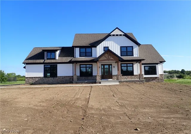 Photo 1 of Single family home for sale at 3071 Meadow Creek Dr, Aurora, OH 44202 | MLS# 5238365 | Listing updated on 2026-08-25