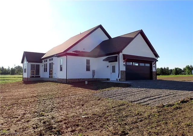 Photo 2 of Single family home for sale at 3071 Meadow Creek Dr, Aurora, OH 44202 | MLS# 5238365 | Listing updated on 2026-08-25
