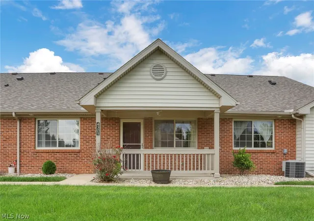 Photo 1 of Condo for sale at 4305 E Strattford Cir E, Zanesville, OH 43701 | MLS# 5238961 | Listing updated on 2026-08-23
