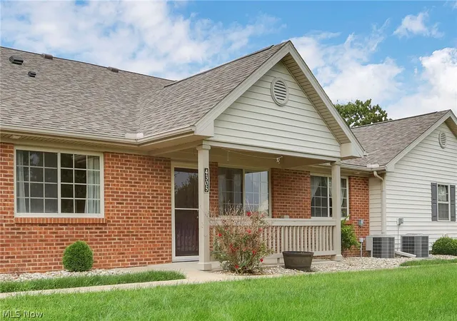 Photo 2 of Condo for sale at 4305 E Strattford Cir E, Zanesville, OH 43701 | MLS# 5238961 | Listing updated on 2026-08-23