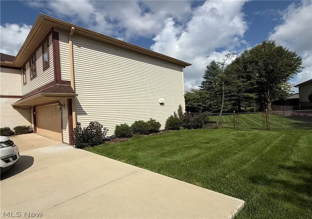Photo 3 of Sale Pending at 5630 Huntington Reserve Dr, Parma, OH 44134 | MLS# 5236822 | Listing updated on 2026-09-01