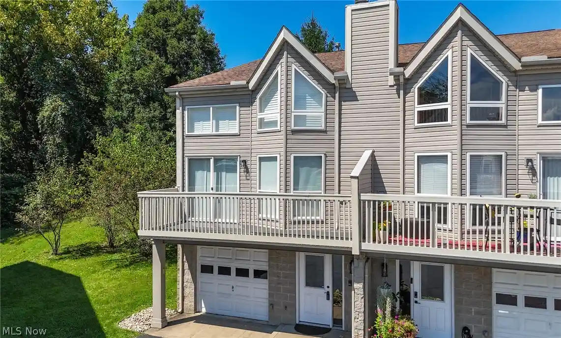 Listing Photo 1 - Condo for sale in 621 Virginia St located at 621 Virginia St, Marietta, OH 45750 - Unit #11