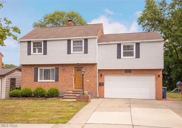 Photo 1 of Single family home for sale at 4855 Edsal Dr, Lyndhurst, OH 44124 | MLS# 5238642 | Listing updated on 2026-09-15