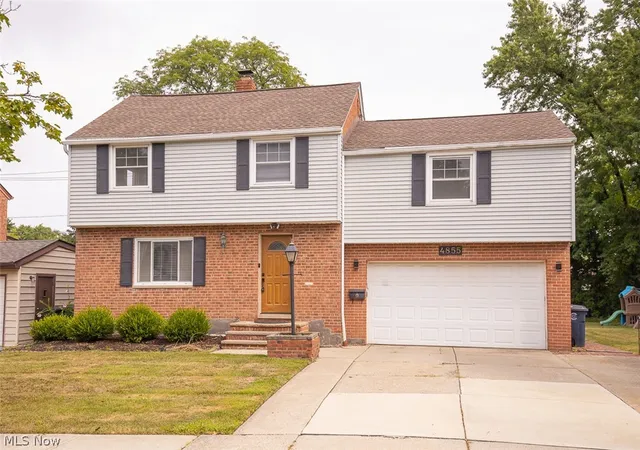 Photo 3 of Single family home for sale at 4855 Edsal Dr, Lyndhurst, OH 44124 | MLS# 5238642 | Listing updated on 2026-09-15