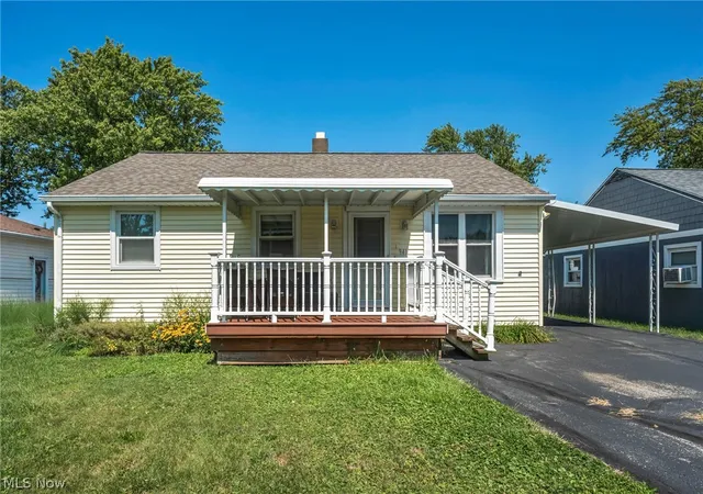 Photo 1 of Sale Pending at 941 Woodstock Rd, Eastlake, OH 44095 | MLS# 5238373 | Listing updated on 2026-08-26