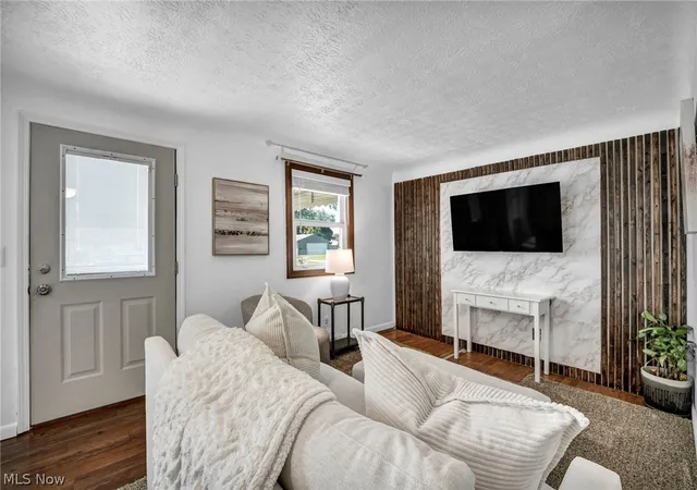 Photo 3 of Sale Pending at 941 Woodstock Rd, Eastlake, OH 44095 | MLS# 5238373 | Listing updated on 2026-08-26