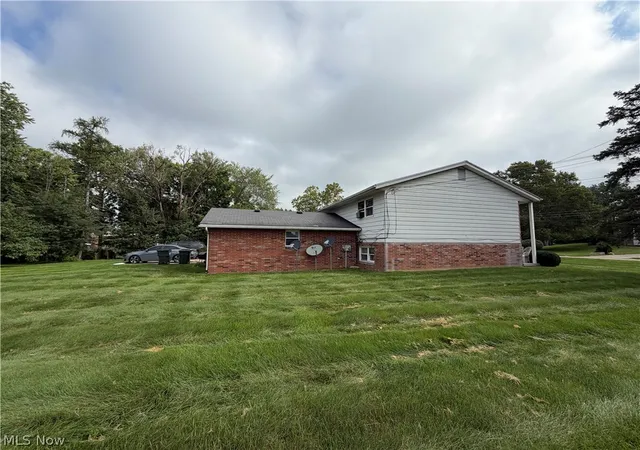Photo 10 of Multi family home for sale at 813 S Nickelplate St, Louisville, OH 44641 | MLS# 5237946 | Listing updated on 2026-09-23