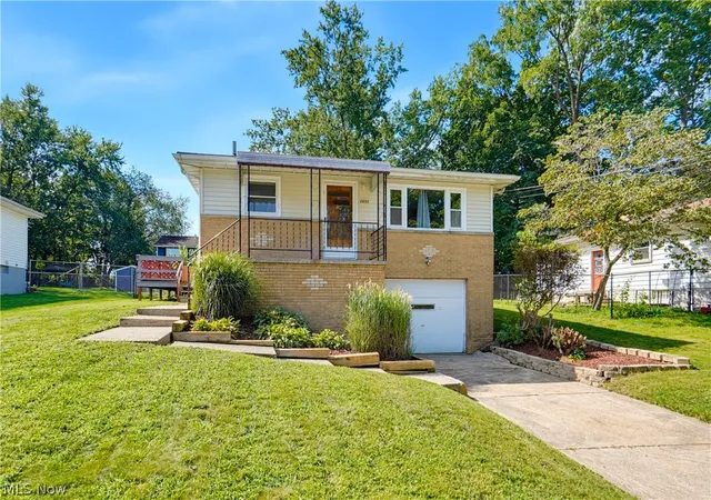 Photo 3 of Sale Pending at 2852 Linwood Rd, Akron, OH 44312 | MLS# 5239093 | Listing updated on 2026-09-25