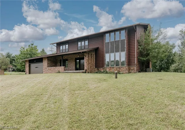 Photo 2 of Single family home for sale at 3202 Rustic Valley Dr, Medina, OH 44256 | MLS# 5238246 | Listing updated on 2026-08-24