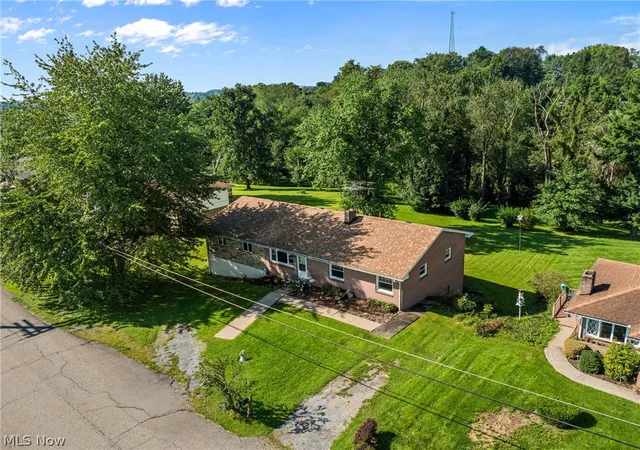 Photo 2 of Single family home for sale at 39 Emmett Wy, Steubenville, OH 43952 | MLS# 5237709 | Listing updated on 2026-08-24