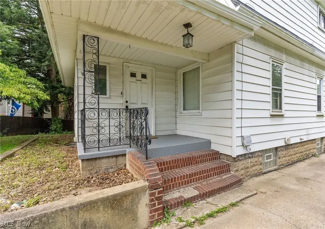 Photo 3 of Single family home for sale at 3924 Elmwood Ave, Youngstown, OH 44515 | MLS# 5239149 | Listing updated on 2026-08-27
