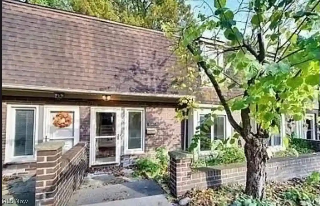 Listing Photo 1 - Condo for sale in 6943 W Fitzwater Rd located at 6943 W Fitzwater Rd, Brecksville, OH 44141 - Unit #20