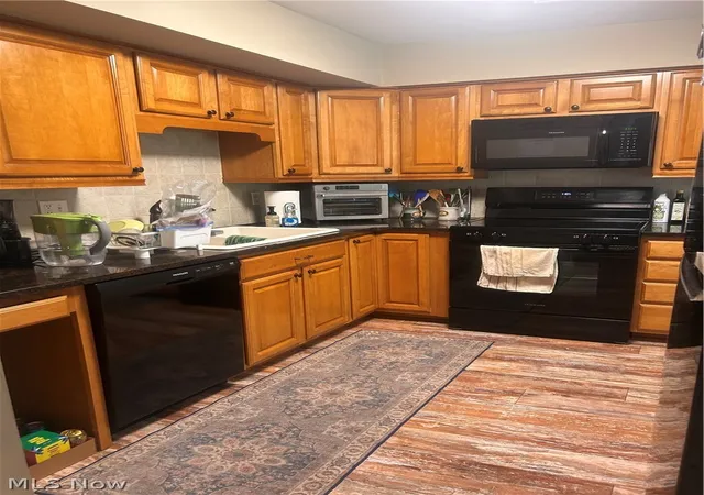 Listing Photo 2 - Condo for sale in building located at 6943 W Fitzwater Rd, Brecksville, OH 44141 - Unit #20