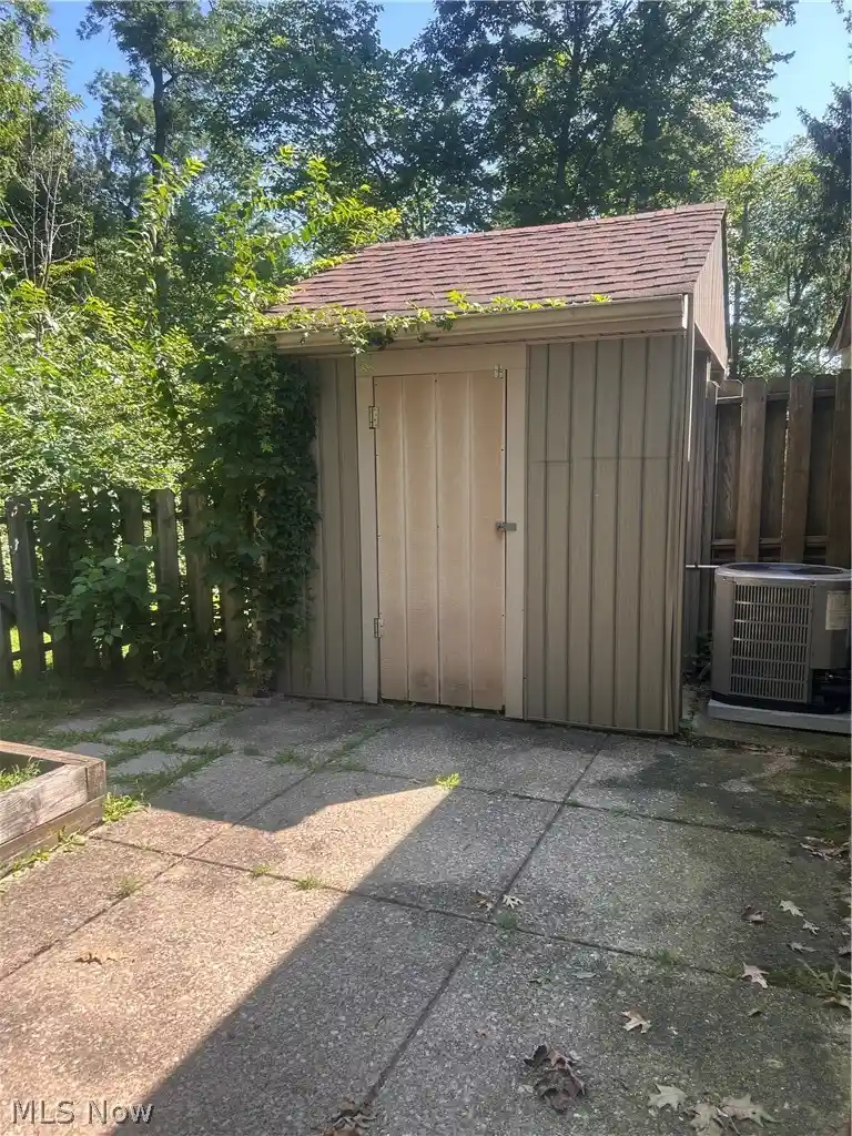 Listing Photo 9 - Condo for sale in 6943 W Fitzwater Rd located at 6943 W Fitzwater Rd, Brecksville, OH 44141 - Unit #20