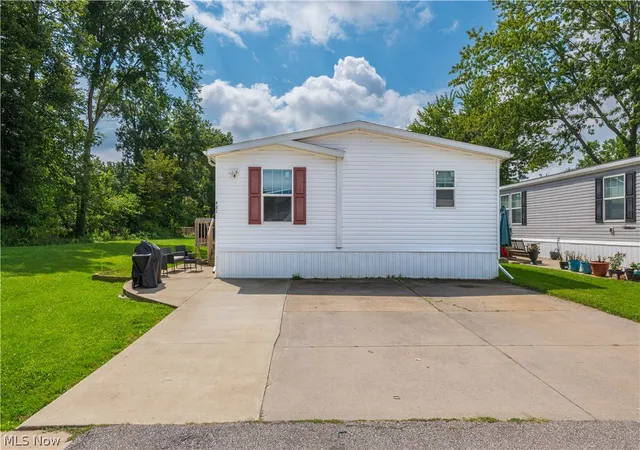 Photo 2 of Single family home for sale at 431 Westwoods, Amherst, OH 44001 | MLS# 5238818 | Listing updated on 2026-08-24