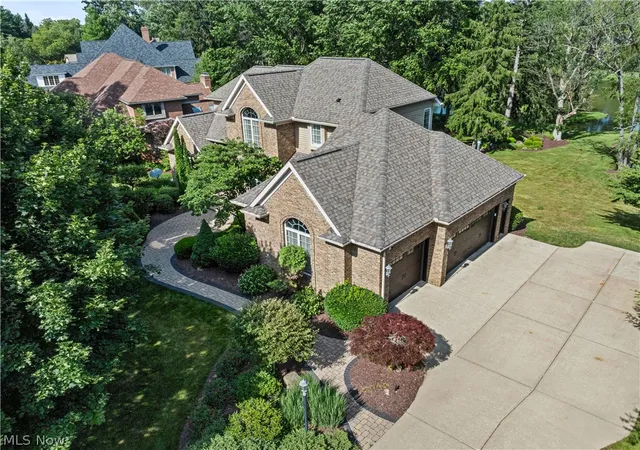 Photo 2 of Single family home for sale at 4056 Glenmoor Rd Nw, Canton, OH 44718 | MLS# 5239192 | Listing updated on 2026-09-15