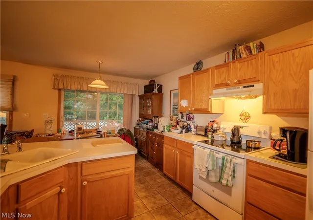Photo 2 of Sale Pending at 516 Walnut St, Conneaut, OH 44030 | MLS# 5237856 | Listing updated on 2026-08-28