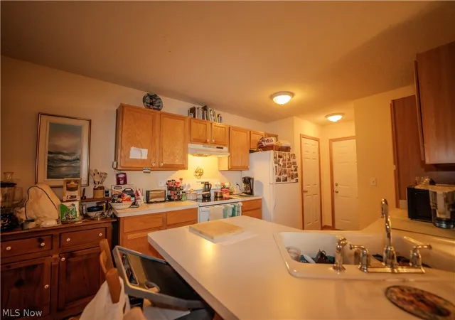 Photo 3 of Sale Pending at 516 Walnut St, Conneaut, OH 44030 | MLS# 5237856 | Listing updated on 2026-08-28