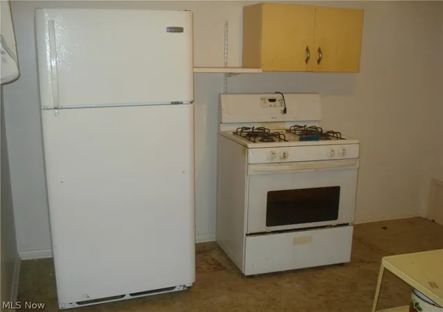 Photo 3 of Sale Pending at 21050 Crystal Ave, Euclid, OH 44123 | MLS# 5227040 | Listing updated on 2026-09-22
