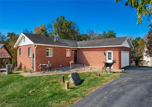 Photo 3 of Single family home for sale at 5700 Old Coopermill Rd, Zanesville, OH 43701 | MLS# 5239131 | Listing updated on 2026-08-25