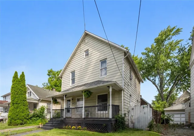 Photo 2 of Single family home for sale at 637 Dewey Ave, Elyria, OH 44035 | MLS# 5237927 | Listing updated on 2026-09-01