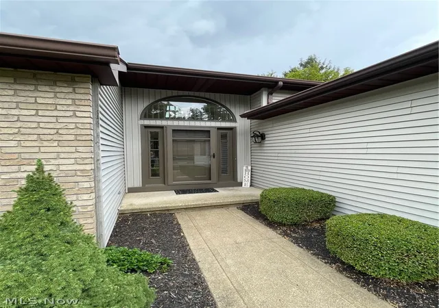 Photo 2 of Condo for sale at 4911 Nw Pond Dr Nw, North Canton, OH 44720 | MLS# 5239248 | Listing updated on 2026-10-06
