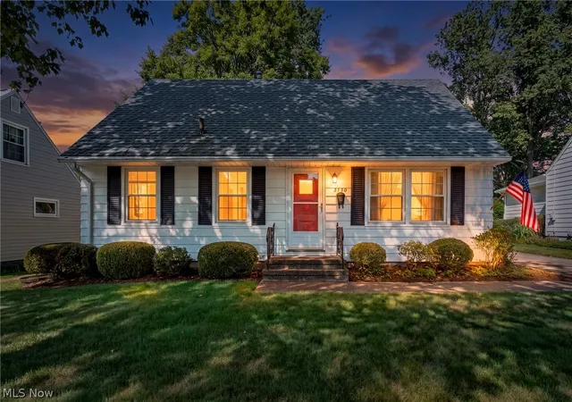 Photo 2 of Sale Pending at 3130 9th St, Cuyahoga Falls, OH 44221 | MLS# 5239138 | Listing updated on 2026-08-26