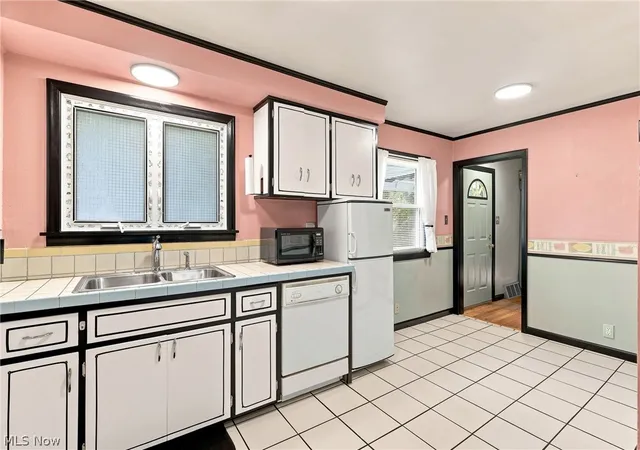 Photo 2 of Sale Pending at 294 Oxford Ave, Akron, OH 44310 | MLS# 5238920 | Listing updated on 2026-08-28