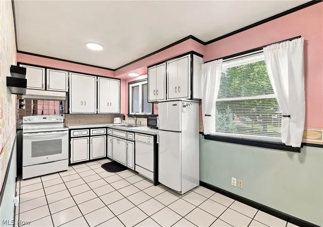 Photo 3 of Sale Pending at 294 Oxford Ave, Akron, OH 44310 | MLS# 5238920 | Listing updated on 2026-08-28