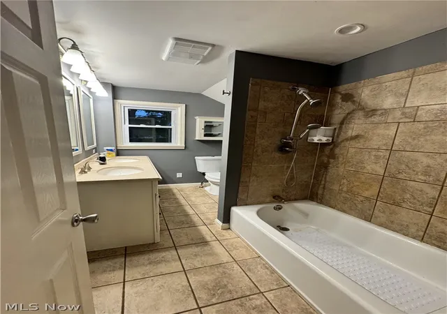 Photo 2 of Single family home for sale at 7688 Calvin Rd, Ravenna, OH 44266 | MLS# 5239114 | Listing updated on 2026-08-26