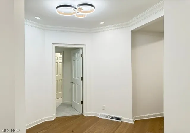 Listing Photo 5 - Condo for sale in building located at 5150 Three Vlg, Lyndhurst, OH 44124 - Unit #1-K