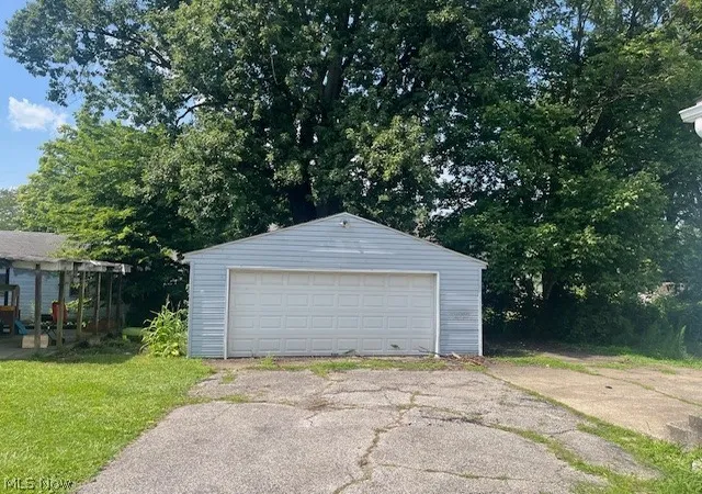 Photo 2 of Single family home for sale at 912 S Hawkins Ave, Akron, OH 44320 | MLS# 5239321 | Listing updated on 2026-08-25