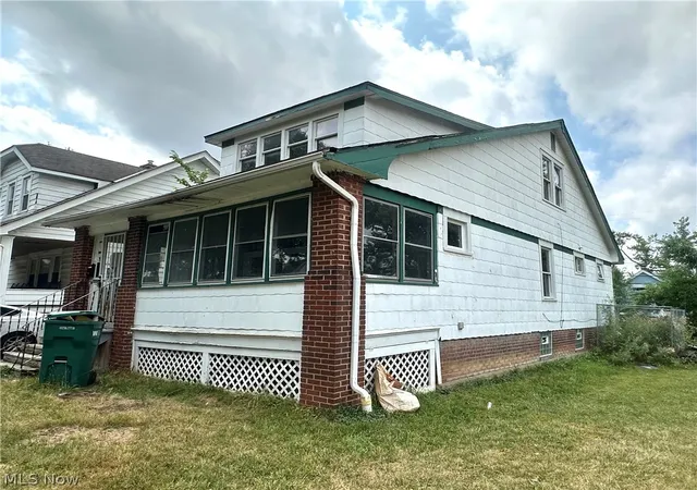 Photo 3 of Single family home for sale at 5578 Dalewood Ave, Cleveland, OH 44137 | MLS# 5239046 | Listing updated on 2026-08-31