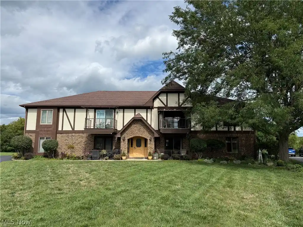 Photo 1 of Condo for sale at 852 Pearson Cir #4, Boardman, OH 44512 | MLS# 5239281 | Listing updated on 2026-10-23