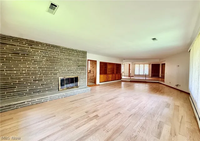 Photo 3 of Single family home for sale at 1050 Melwood Dr Ne, Warren, OH 44483 | MLS# 5231190 | Listing updated on 2026-08-27