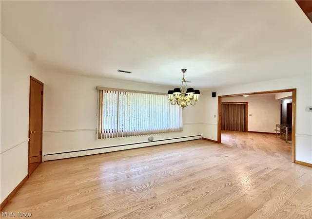 Photo 3 of Single family home for sale at 1050 Melwood Dr Ne, Warren, OH 44483 | MLS# 5231190 | Listing updated on 2026-08-27