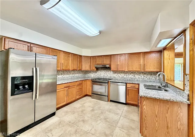 Photo 4 of Single family home for sale at 1050 Melwood Dr Ne, Warren, OH 44483 | MLS# 5231190 | Listing updated on 2026-08-27