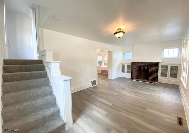 Photo 4 of Single family home for sale at 576 Kling St, Akron, OH 44311 | MLS# 5239305 | Listing updated on 2026-08-25