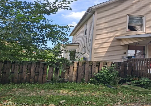 Photo 2 of Single family home for sale at 925 Wilson Pl Nw, Canton, OH 44703 | MLS# 5239057 | Listing updated on 2026-08-25